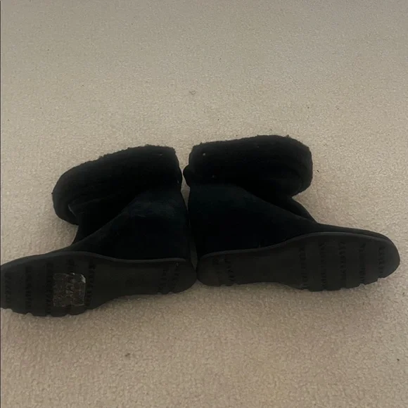 UGG Women’s Kyra Wedge Ankle Boots - Picture 6 of 10